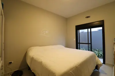 Casa - Térrea com 3 quartos (sendo 1 suite(s)) a 1,50 metros praia.