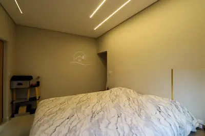 Casa - Térrea com 3 quartos (sendo 1 suite(s)) a 1,50 metros praia.