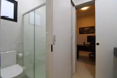 Casa - Térrea com 3 quartos (sendo 1 suite(s)) a 1,50 metros praia.