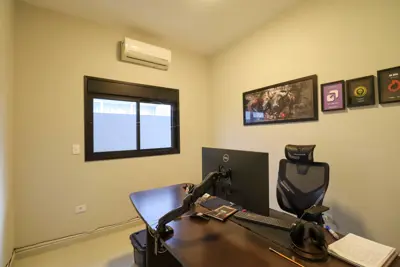 Casa - Térrea com 3 quartos (sendo 1 suite(s)) a 1,50 metros praia.