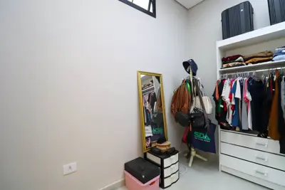 Casa - Térrea com 3 quartos (sendo 1 suite(s)) a 1,50 metros praia.