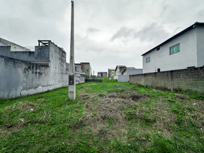 Terreno - Amplo com  quartos  a 1500,00 metros praia.
