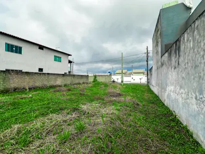 Terreno - Amplo com  quartos  a 1500,00 metros praia.