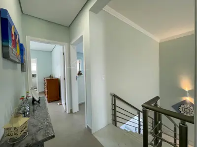 Casa - Sobrado com 4 quartos (sendo 3 suite(s)) a 1200,00 metros praia.