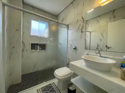 Casa - Sobrado com 4 quartos (sendo 3 suite(s)) a 1200,00 metros praia.