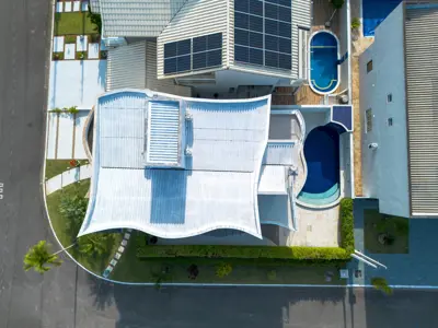 Casa - Sobrado com 4 quartos (sendo 3 suite(s)) a 1200,00 metros praia.