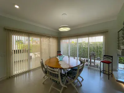 Casa - Sobrado com 4 quartos (sendo 3 suite(s)) a 1200,00 metros praia.