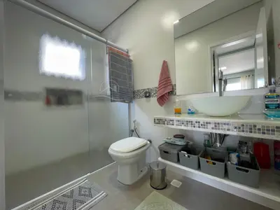 Casa - Sobrado com 4 quartos (sendo 3 suite(s)) a 1200,00 metros praia.