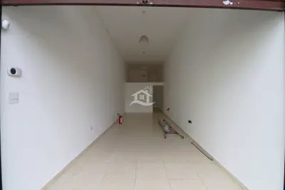 Loja - Sala comercial com  quartos  a 4500,00 metros praia.