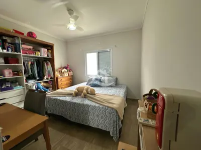 Casa - Térrea com piscina com 3 quartos (sendo 1 suite(s)) a 250,00 metros praia.