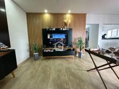Casa - Térrea com piscina com 3 quartos (sendo 1 suite(s)) a 250,00 metros praia.