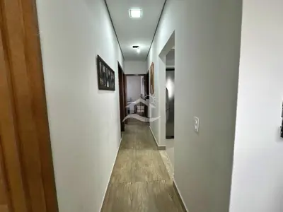 Casa - Térrea com piscina com 3 quartos (sendo 1 suite(s)) a 250,00 metros praia.