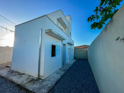 Casa - Sobrado com 2 quartos (sendo 1 suite(s)) a 1800,00 metros praia.