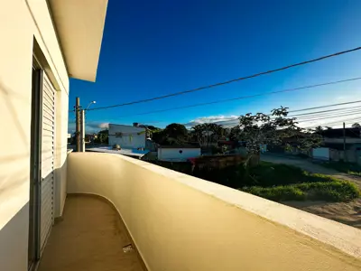 Casa - Sobrado com 2 quartos (sendo 1 suite(s)) a 1800,00 metros praia.