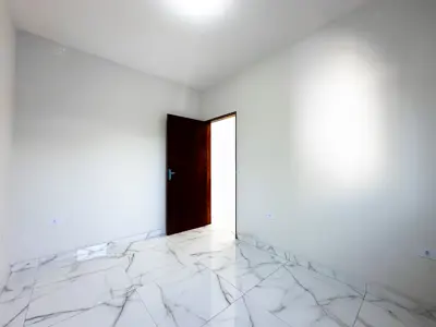 Casa - Sobrado com 2 quartos (sendo 1 suite(s)) a 1800,00 metros praia.