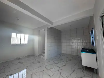 Casa - Sobrado com 2 quartos (sendo 1 suite(s)) a 1800,00 metros praia.