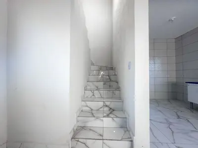 Casa - Sobrado com 2 quartos (sendo 1 suite(s)) a 1800,00 metros praia.
