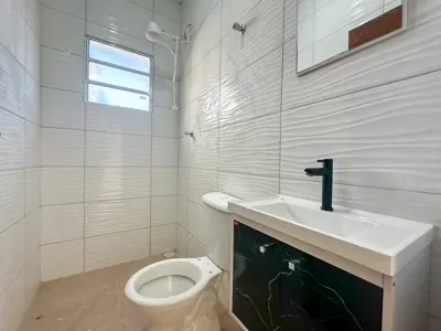 Casa - Sobrado com 2 quartos (sendo 1 suite(s)) a 1800,00 metros praia.