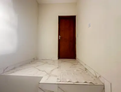 Casa - Sobrado com 2 quartos (sendo 1 suite(s)) a 1800,00 metros praia.
