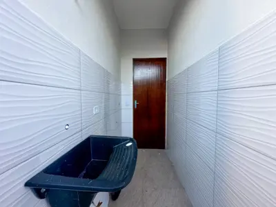 Casa - Sobrado com 2 quartos (sendo 1 suite(s)) a 1800,00 metros praia.