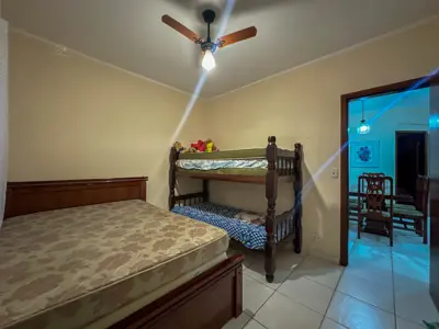 Apartamento - Amplo com 2 quartos (sendo 1 suite(s)) a 1000,00 metros praia.