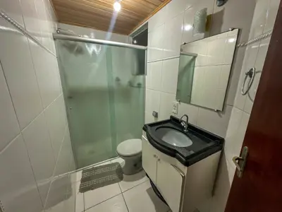 Apartamento - Amplo com 2 quartos (sendo 1 suite(s)) a 1000,00 metros praia.