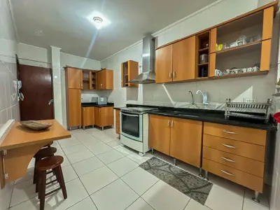 Apartamento - Amplo com 2 quartos (sendo 1 suite(s)) a 1000,00 metros praia.