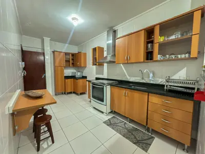 Apartamento - Amplo com 2 quartos (sendo 1 suite(s)) a 1000,00 metros praia.