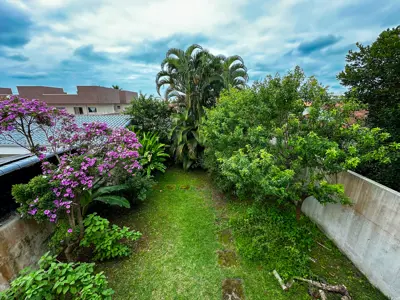 Casa - Sobrado com 4 quartos (sendo 1 suite(s)) a 400,00 metros praia.