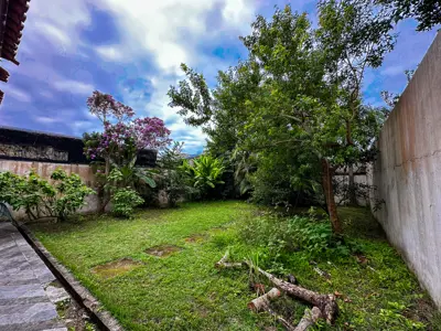 Casa - Sobrado com 4 quartos (sendo 1 suite(s)) a 400,00 metros praia.