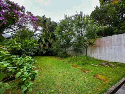 Casa - Sobrado com 4 quartos (sendo 1 suite(s)) a 400,00 metros praia.