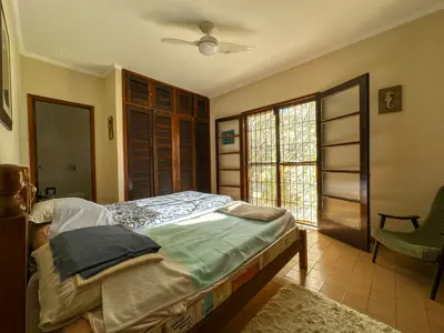 Casa - Térrea com 3 quartos (sendo 1 suite(s)) a 200,00 metros praia.