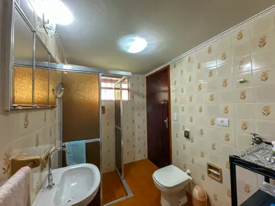 Casa - Térrea com 3 quartos (sendo 1 suite(s)) a 200,00 metros praia.