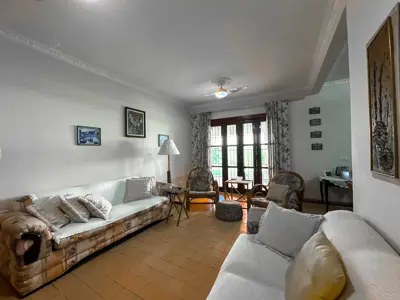 Casa - Térrea com 3 quartos (sendo 1 suite(s)) a 200,00 metros praia.