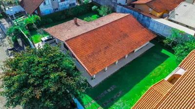 Casa - Térrea com 3 quartos (sendo 1 suite(s)) a 200,00 metros praia.