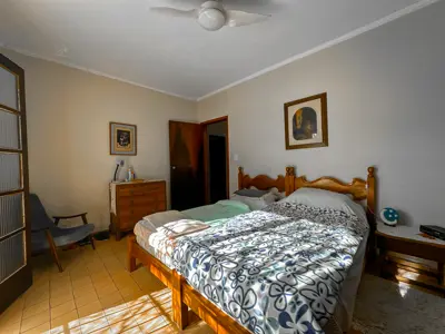 Casa - Térrea com 3 quartos (sendo 1 suite(s)) a 200,00 metros praia.