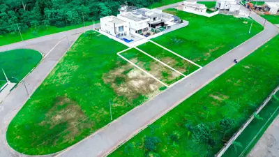 Terreno - Amplo com  quartos  a 3000,00 metros praia.