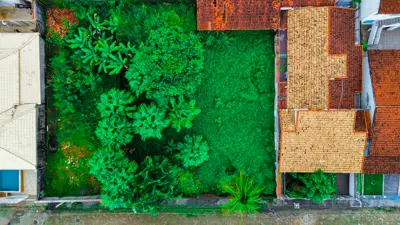 Terreno - Amplo com  quartos  a 200,00 metros praia.