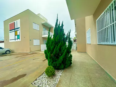 Kitnet - Ampla com 1 quartos  a 100,00 metros praia.