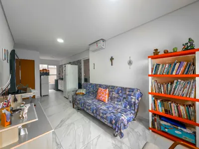 Kitnet - Ampla com 1 quartos  a 100,00 metros praia.