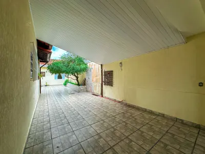 Casa - Edícula com 2 quartos (sendo 2 suite(s)) a 700,00 metros praia.