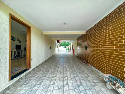 Casa - Edícula com 2 quartos (sendo 2 suite(s)) a 700,00 metros praia.