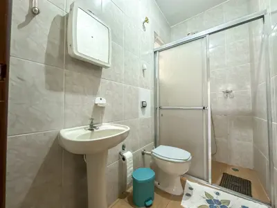 Casa - Edícula com 2 quartos (sendo 2 suite(s)) a 700,00 metros praia.