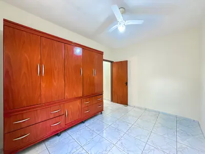 Casa - Edícula com 2 quartos (sendo 2 suite(s)) a 700,00 metros praia.