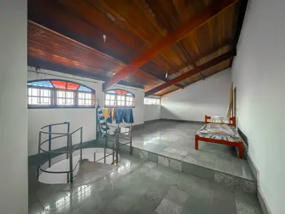 Casa - Térrea com 3 quartos (sendo 1 suite(s)) a 100,00 metros praia.
