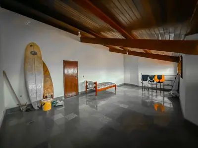Casa - Térrea com 3 quartos (sendo 1 suite(s)) a 100,00 metros praia.