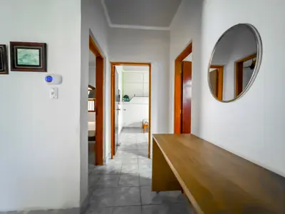 Casa - Térrea com 3 quartos (sendo 1 suite(s)) a 100,00 metros praia.