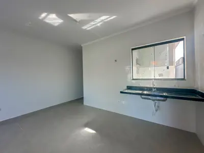 Casa - Térrea com 2 quartos (sendo 1 suite(s)) a 1200,00 metros praia.