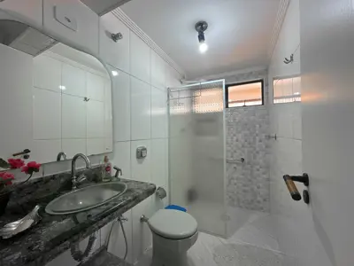 Apartamento - Alto com 3 quartos (sendo 1 suite(s)) a 400,00 metros praia.