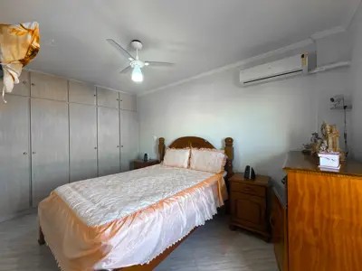 Apartamento - Alto com 3 quartos (sendo 1 suite(s)) a 400,00 metros praia.